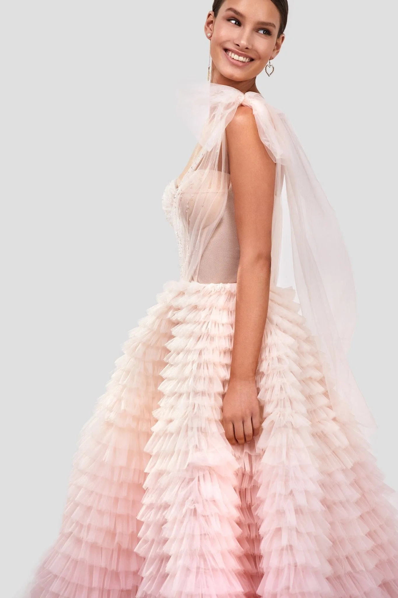 Charming ball gown with the frill-layered ombre maxi skirt