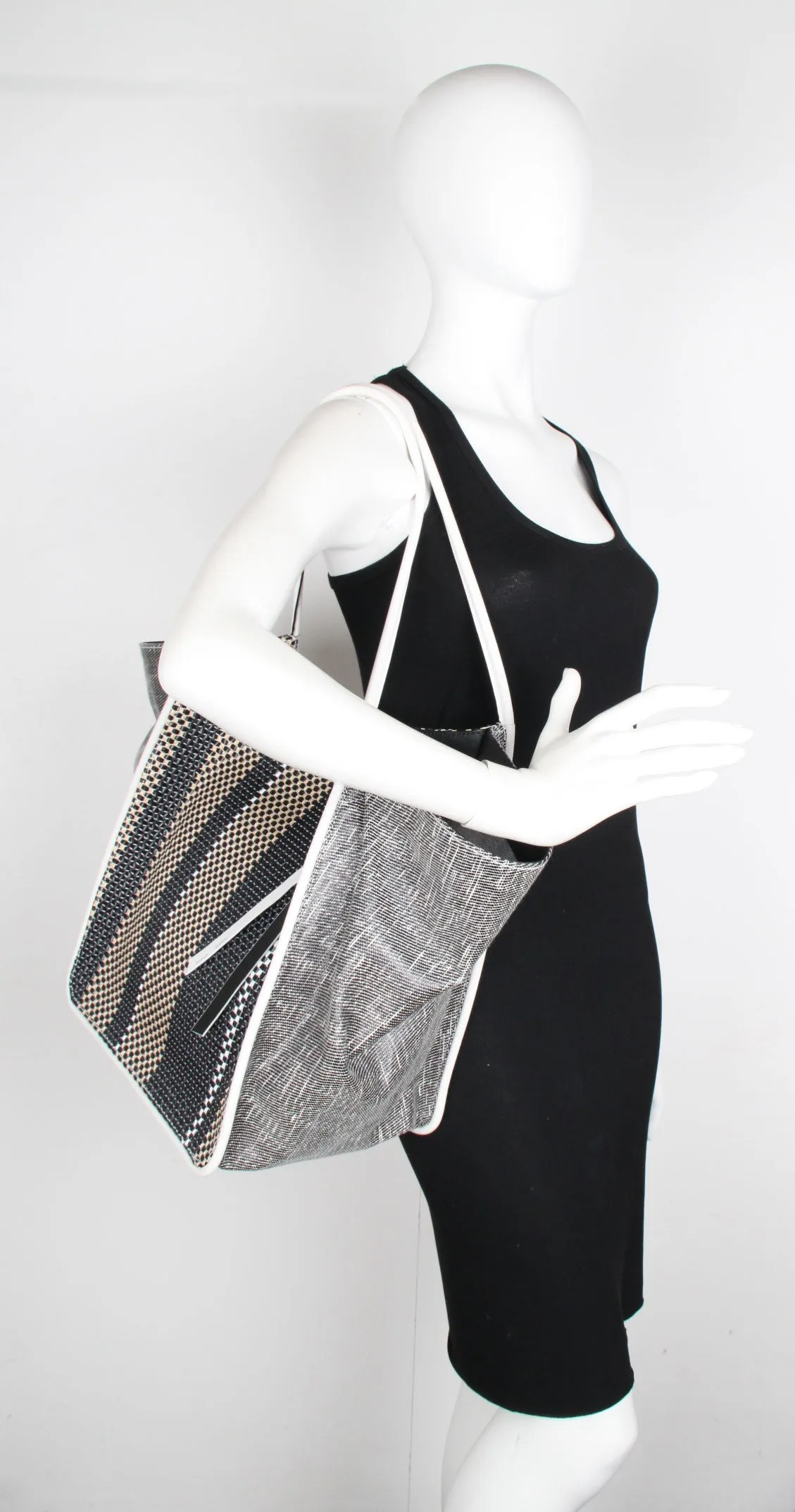 PS Slouch Tote XL Woven, Black/Ecru